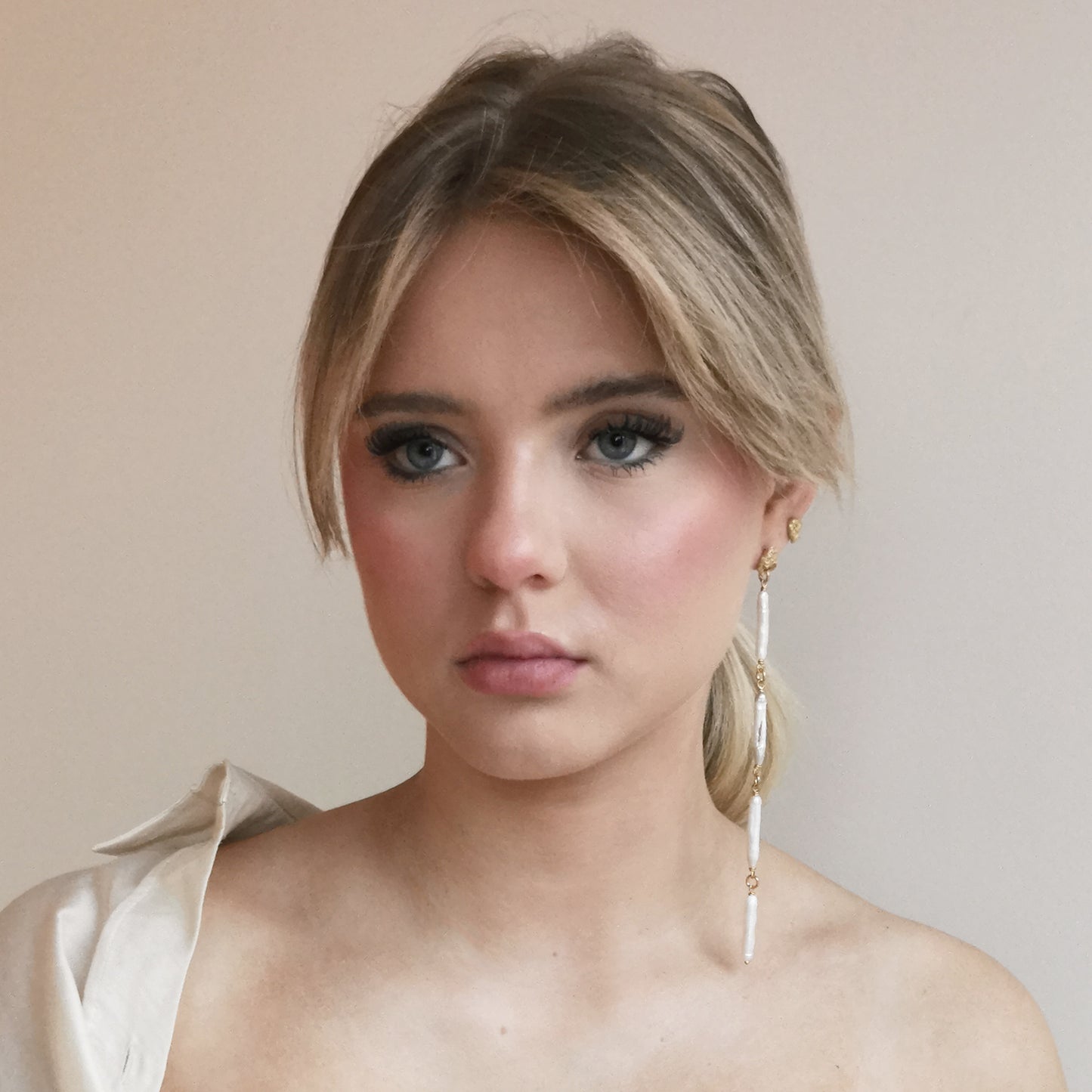 LONG PEARL EARRINGS GOLD