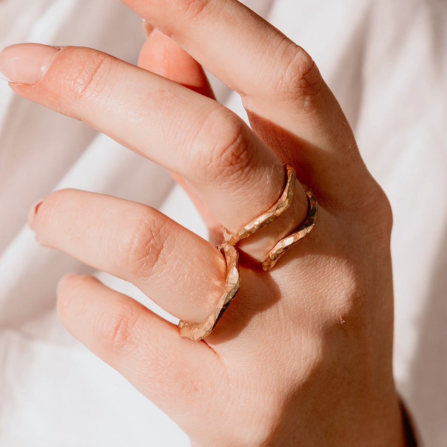 WAVES Ring Gullbelagt