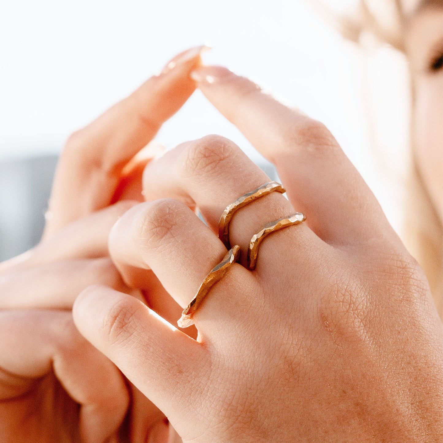 WAVES Ring Gullbelagt