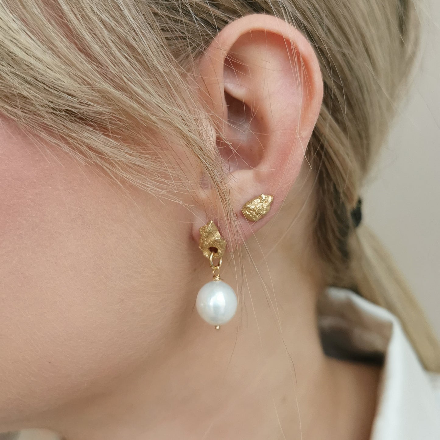 ROCKS EAR STUDS GOLD