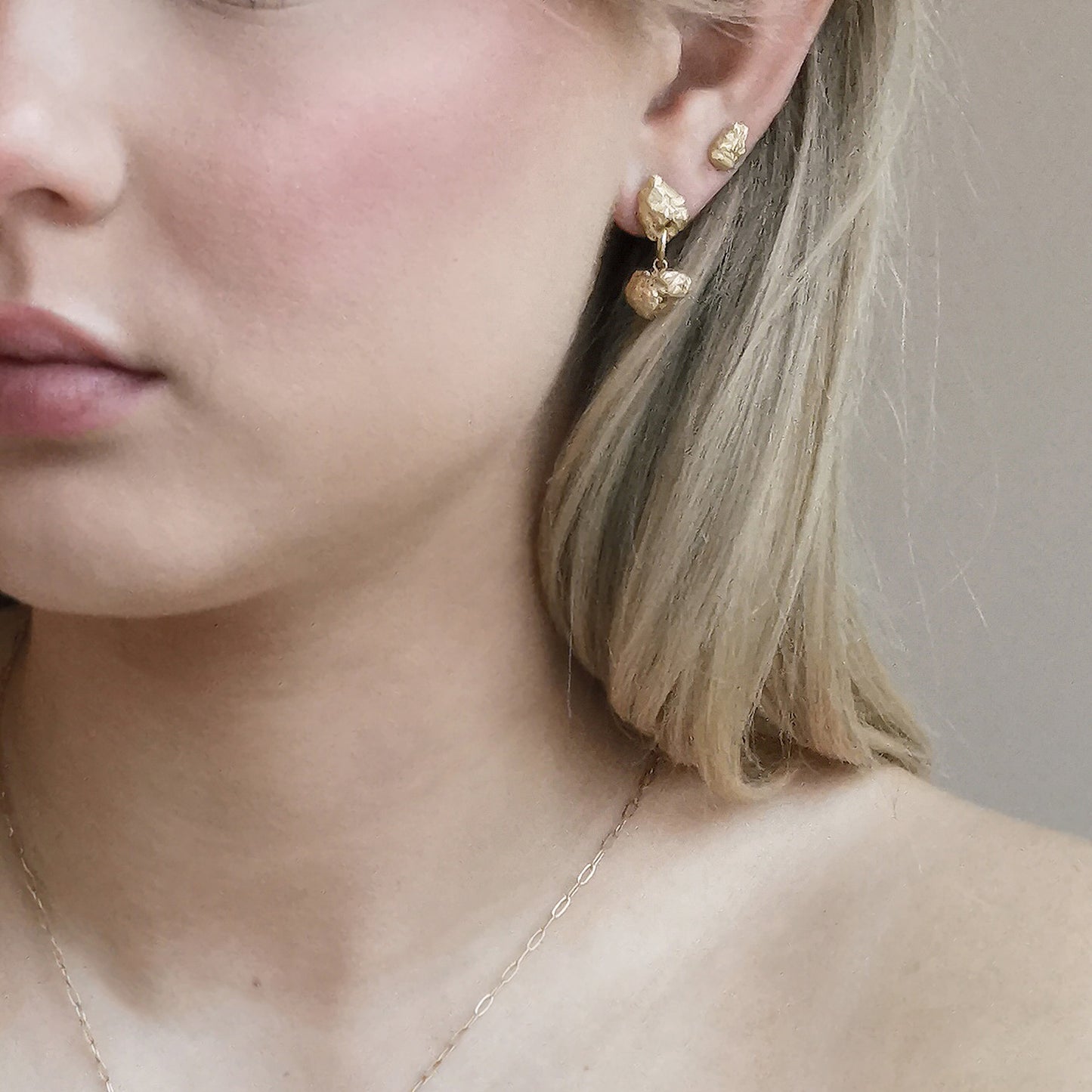 ROCKS EAR STUDS GOLD